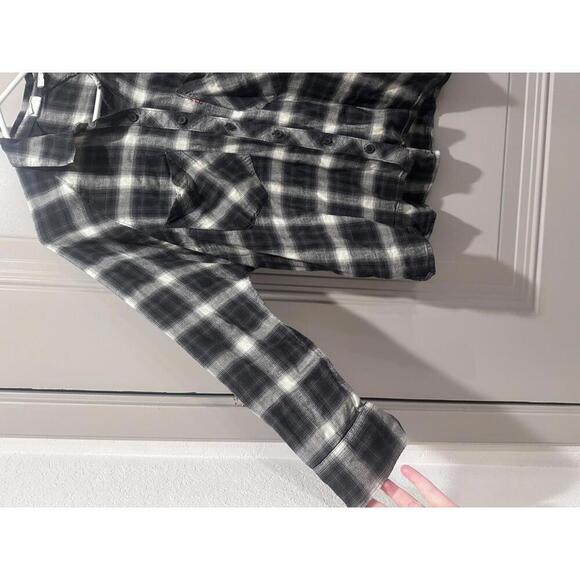 Levi's Black and White Plaid Button-Up Shirt - Picture 2 of 8